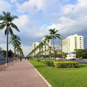 Prefeita Emília entrega novo calçadão urbanizado na Avenida Augusto Franco